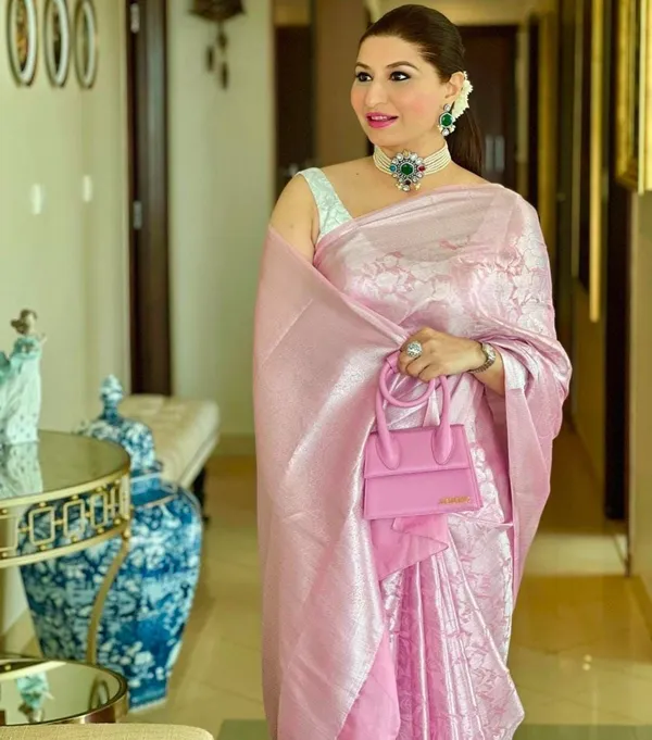 Pink_Woven_Kanjivaram_Silk_Saree_with_Saree_Cover